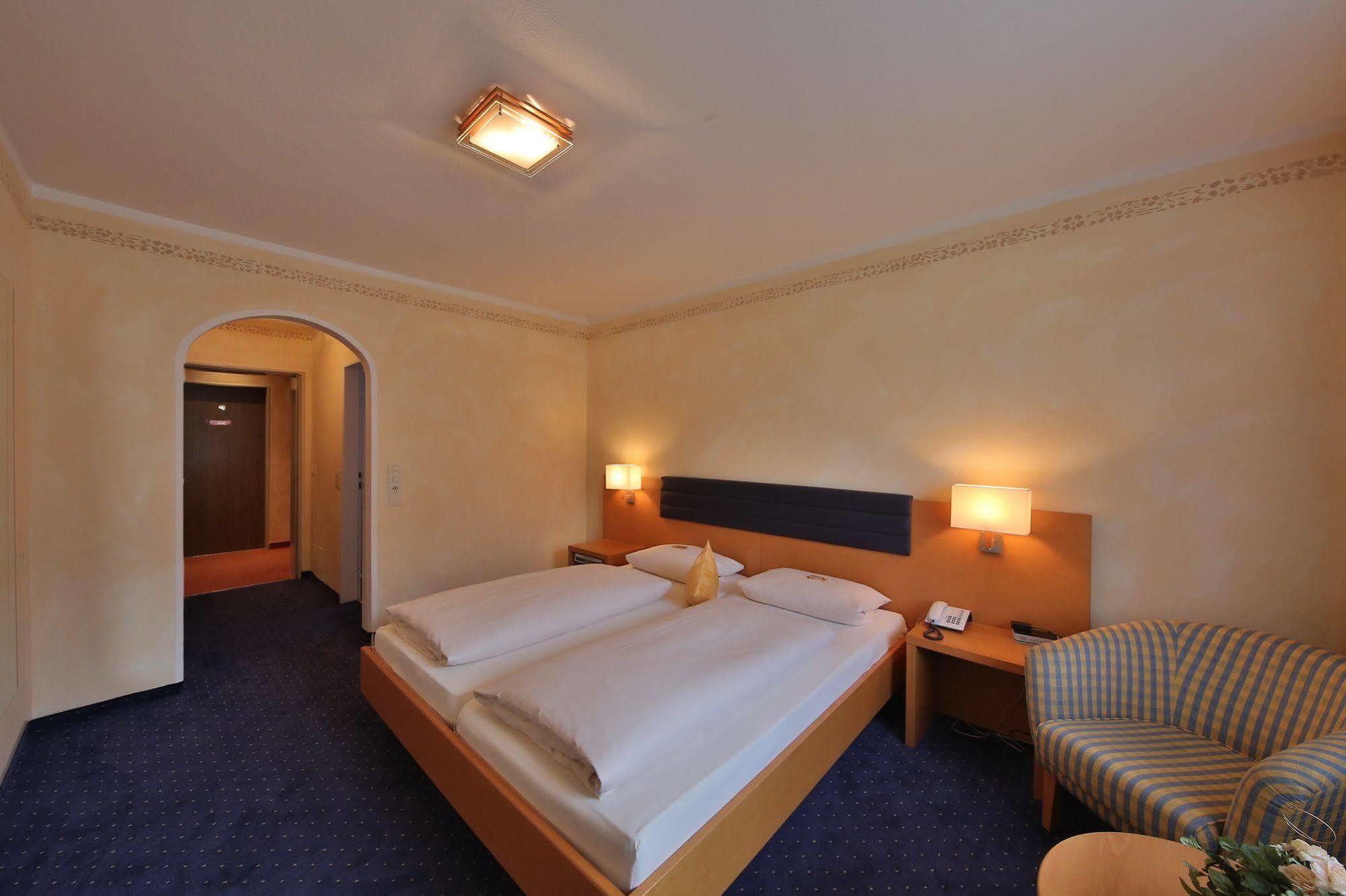Hotel Bockmaier Oberpframmern Exterior photo